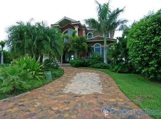 2234 Donato Dr, Belleair Beach, FL 33786