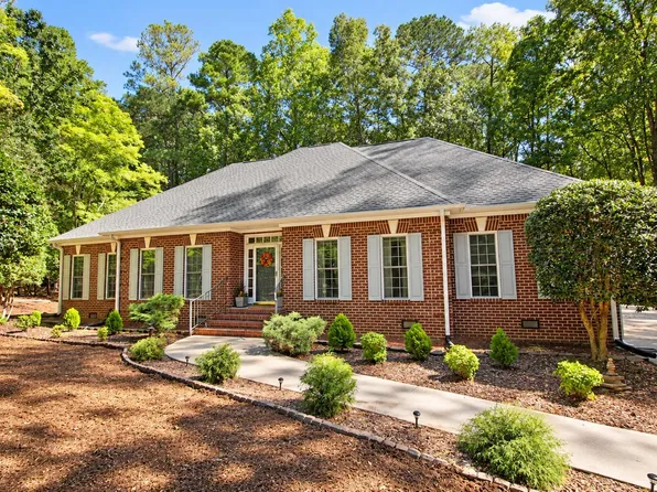 1130 Creekside Trl, Sanford, NC 27332