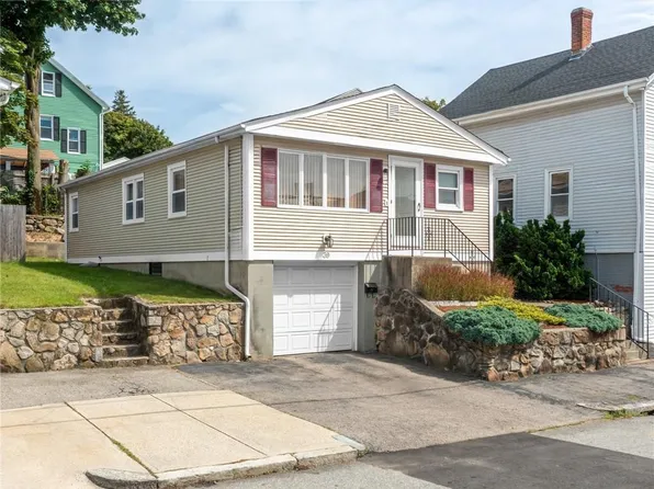 39 Gray St, Providence, RI 02909
