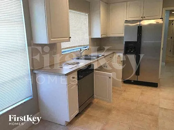 1376 Burtwood Dr — Photo 6