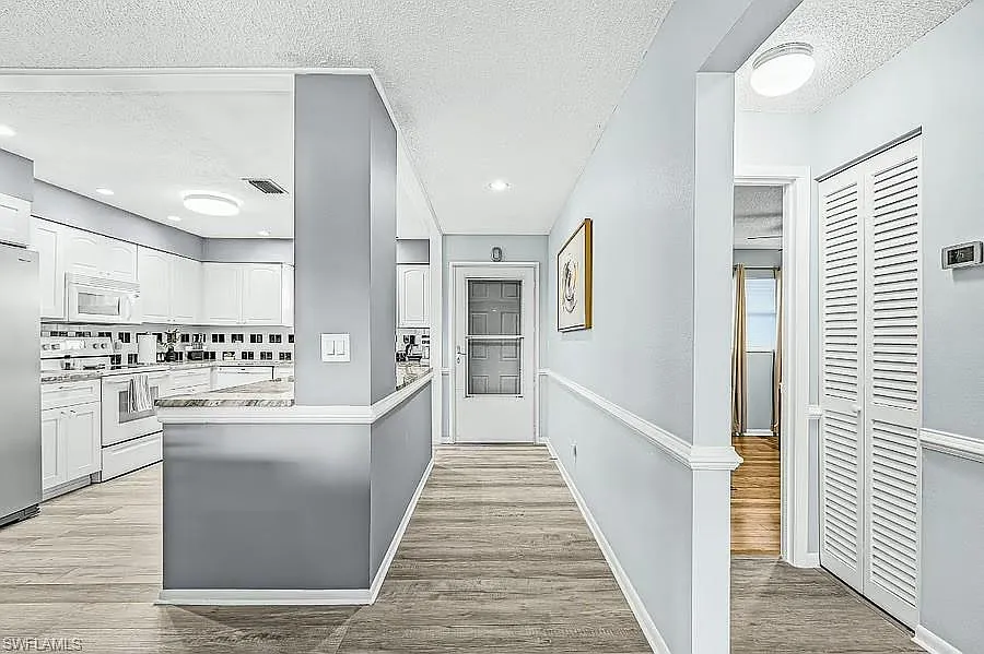 2 bed, 2.0 bath, 1406 sqft, $2,500 — Photo 3
