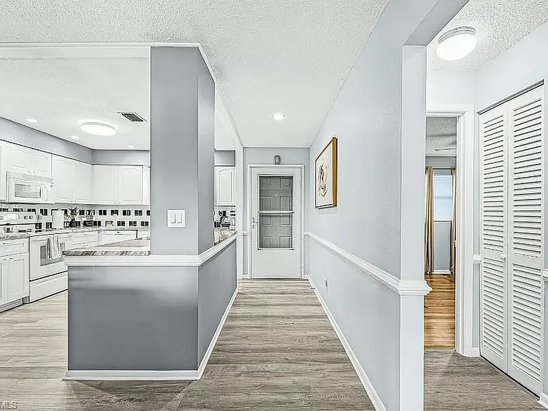 600 Valley Stream Dr #F8 — Photo 3