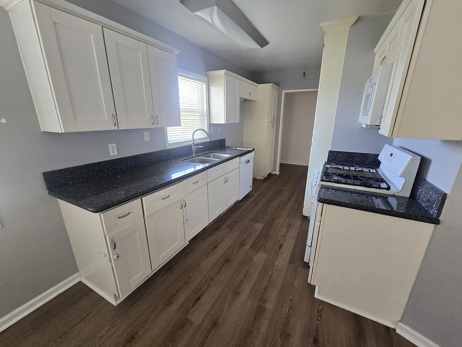 3 bed, 1247 sqft, $3,500 — Photo 4