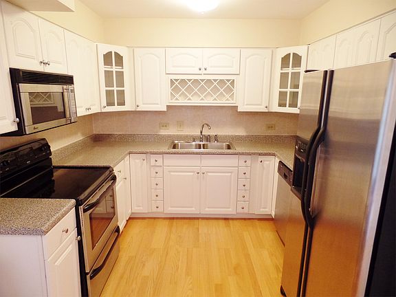 5th image of 644 Lake St APT 2C