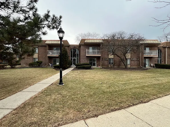 2426 N Kennicott Dr APT 1C, Arlington Heights, IL 60004