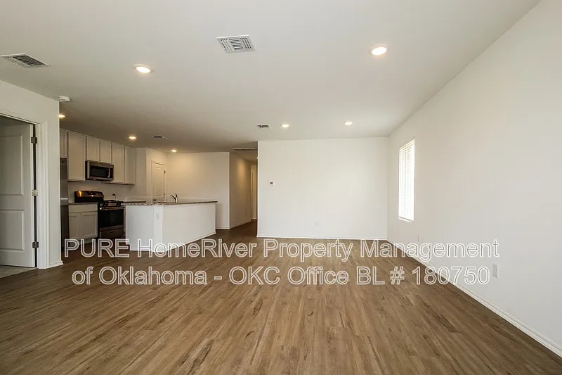 4 bed, 2.0 bath, 1720 sqft, $1,845 — Photo 3