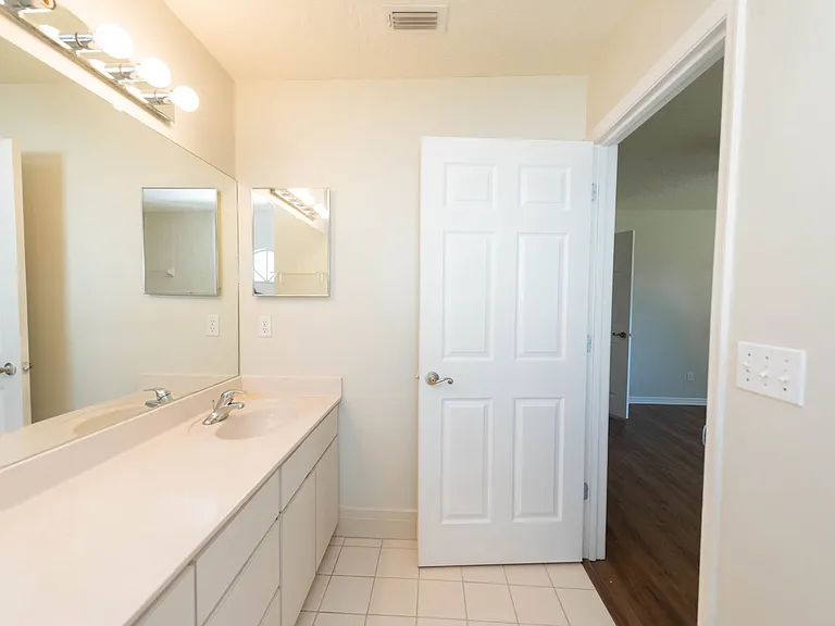 1236 Buffing Cir SE — Photo 29