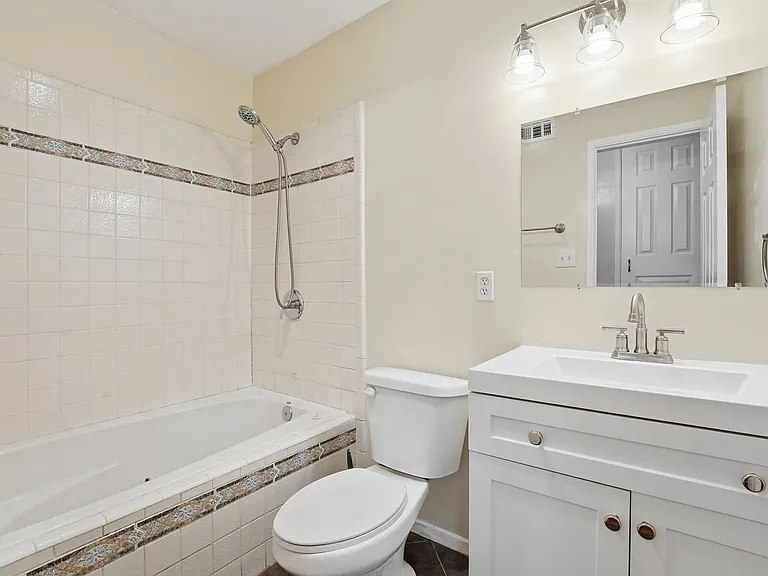 1209 Evilo St — Photo 2