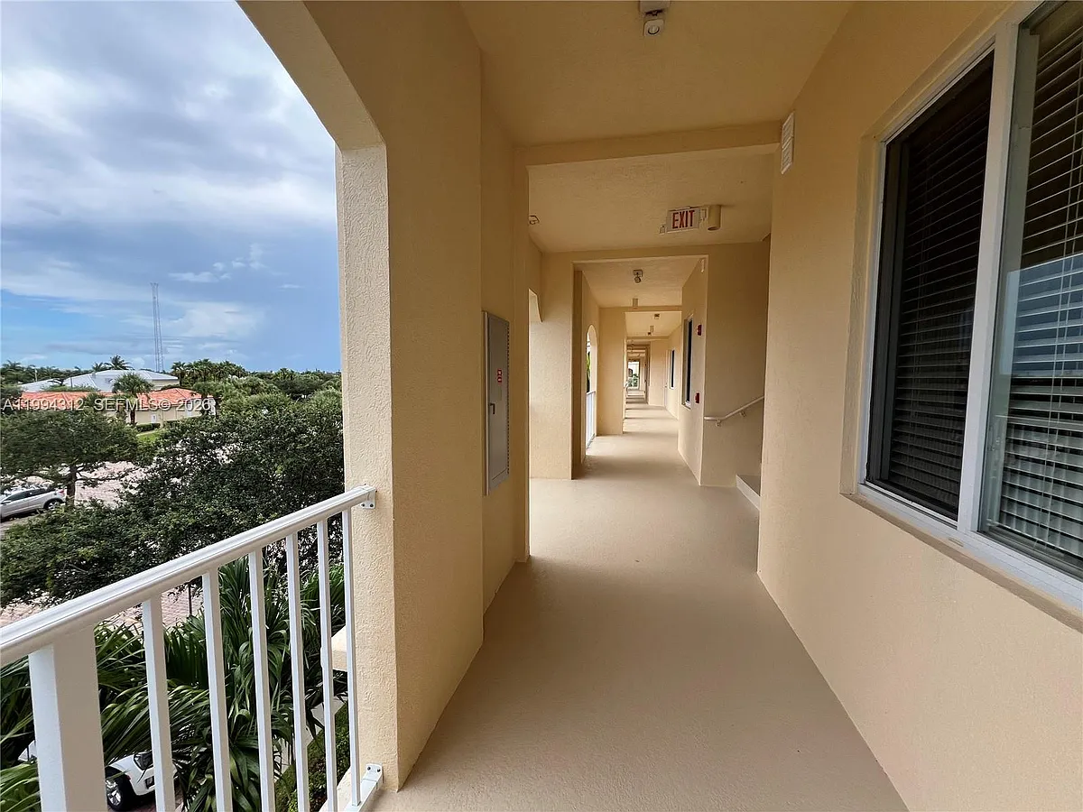 Building Photo - 5 Harbour Isle Dr E #306