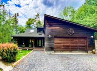 310 Silver Lake Rd, Dingmans Ferry, PA 18328