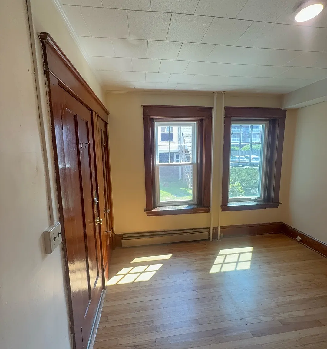 10 Hungerford Terrace - #1B — Photo 3