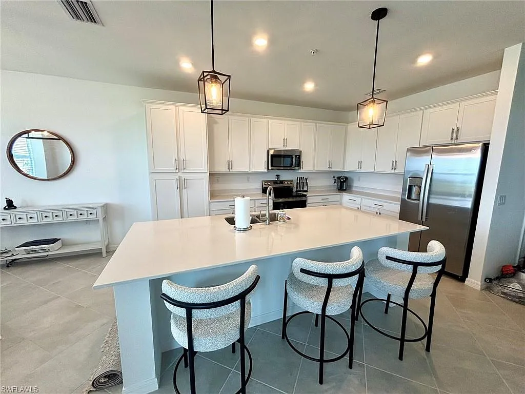 2 bed, 2.0 bath, 1154 sqft, $1,900 — Photo 2