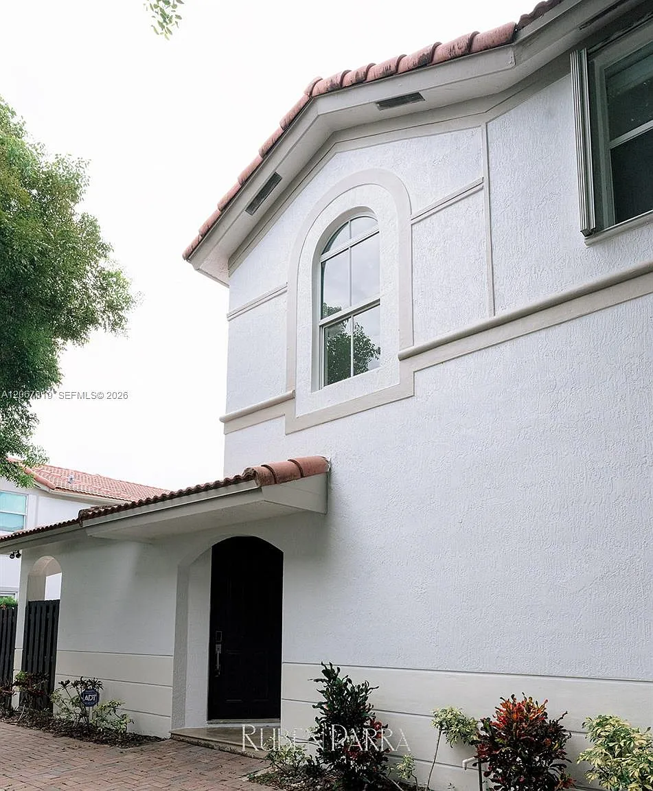 Islands At Doral 1st Addn — Photo 4