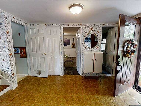 4th image of 41 Harriet Ln