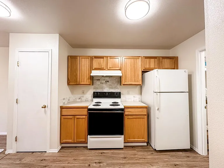 931 College Ln NE #A — Photo 8