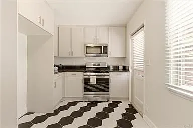 3 bed, 2.0 bath, 1267 sqft, $4,100 — Photo 3