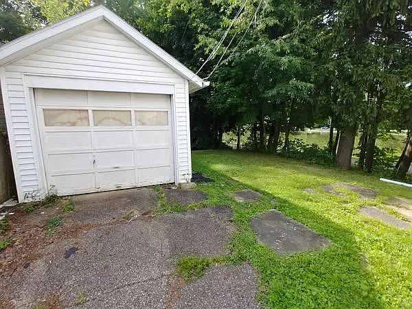 275 Helen Ave — Photo 2