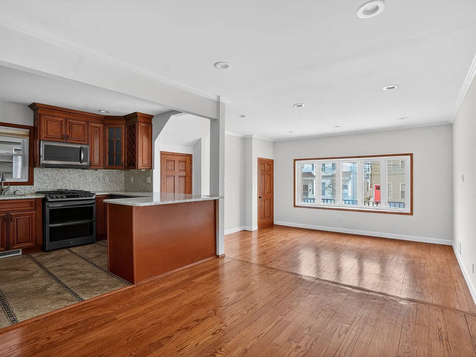 3 bed, 2.0 bath, $3,600 — Photo 3