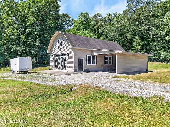 4th image of 371 Pin Oak Dr