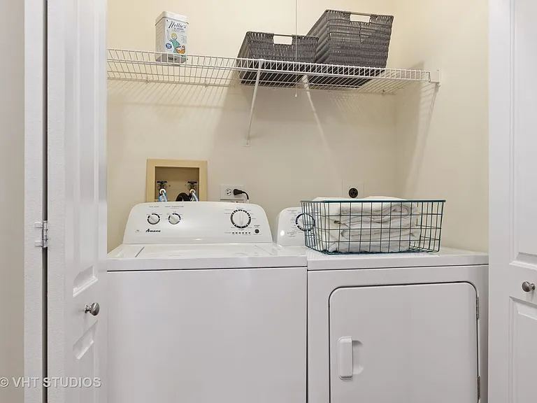 37 Kensington Cir #204 — Photo 7