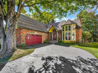 6050 Whitegate Xing, East Amherst, NY 14051