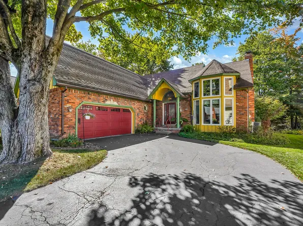 6050 Whitegate Xing, East Amherst, NY 14051