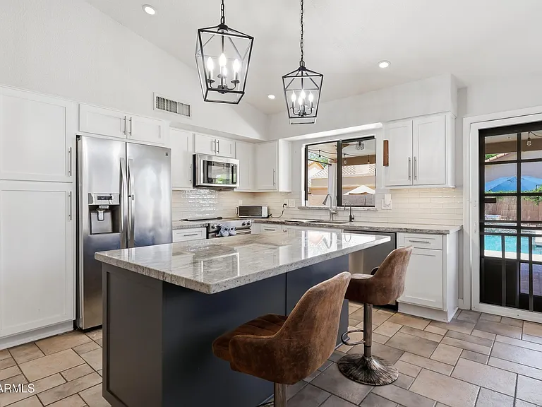 8875 S Ash Ave — Photo 7