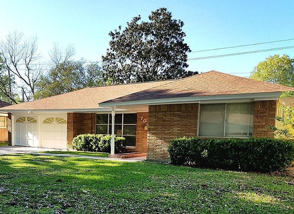 1st image of 704 Chandler Dr