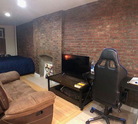 5th image of 323 W 30th St APT A2