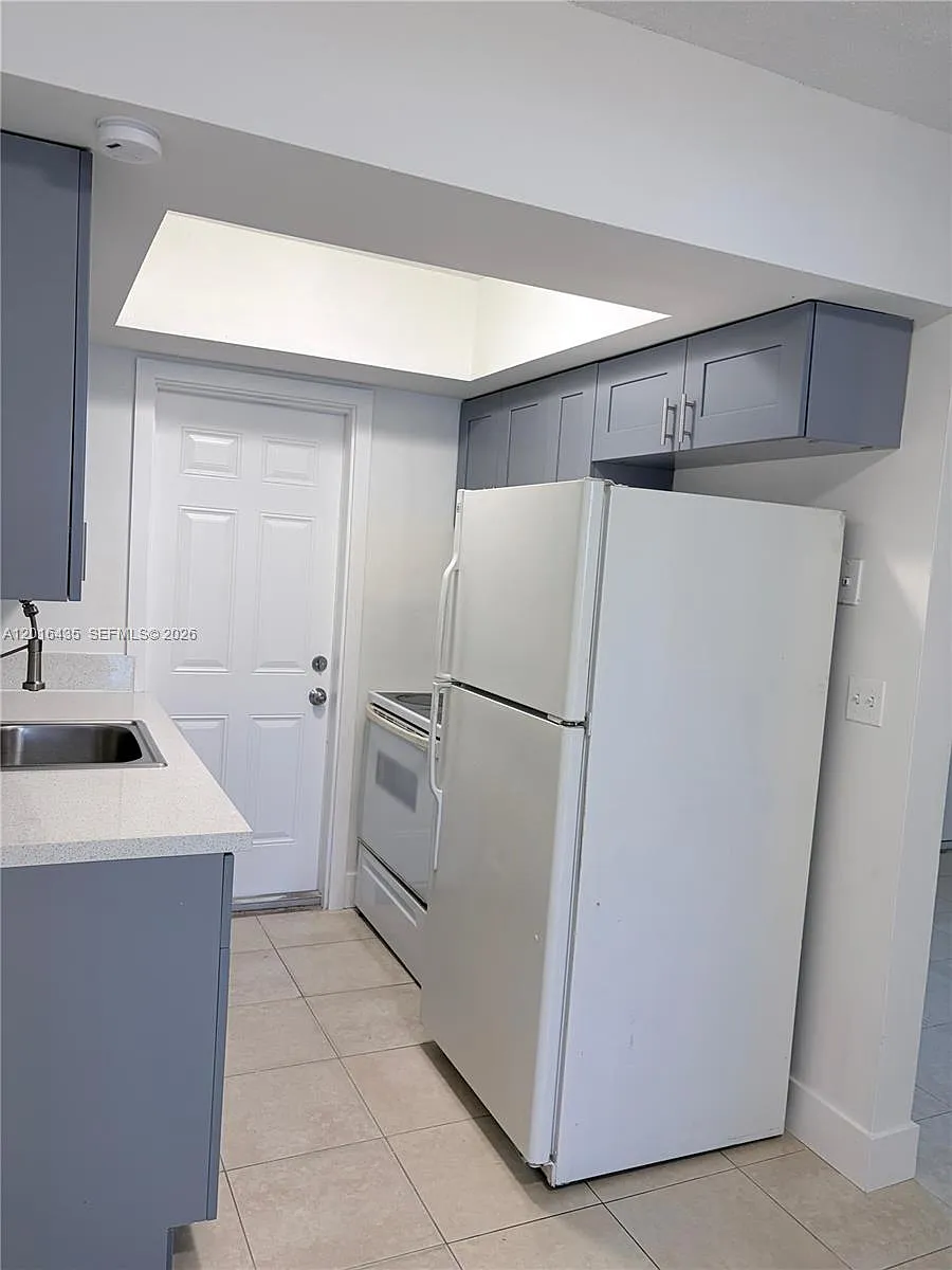 Building Photo - 31 NW 163rd St #65