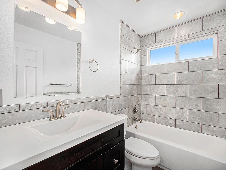 8438 Bluegrass Cir — Photo 16