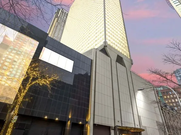 111 E Chestnut St APT 28J, Chicago, IL 60611