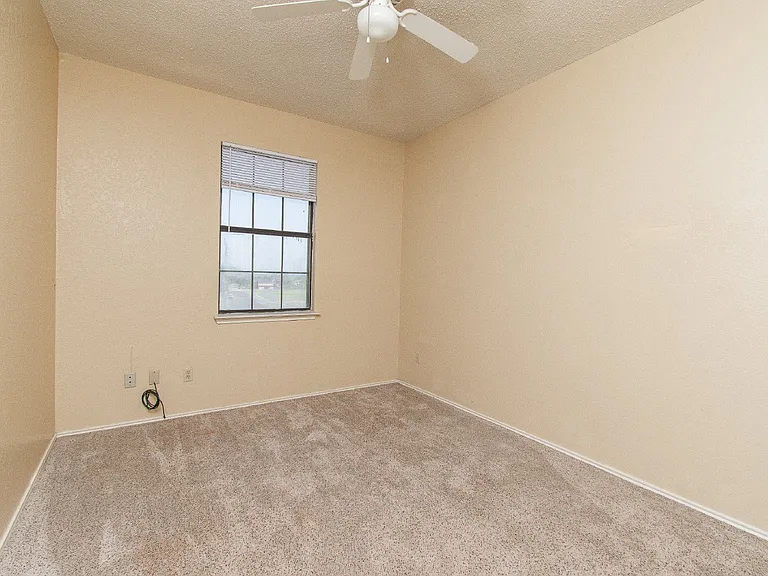 2304 Iowa Dr — Photo 14