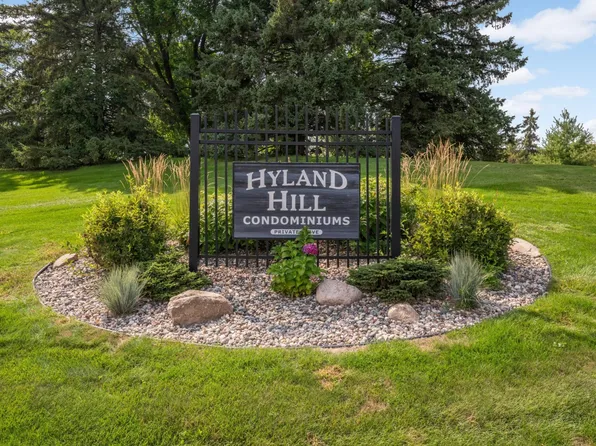 8400 Pennsylvania Rd APT 320, Bloomington, MN 55438
