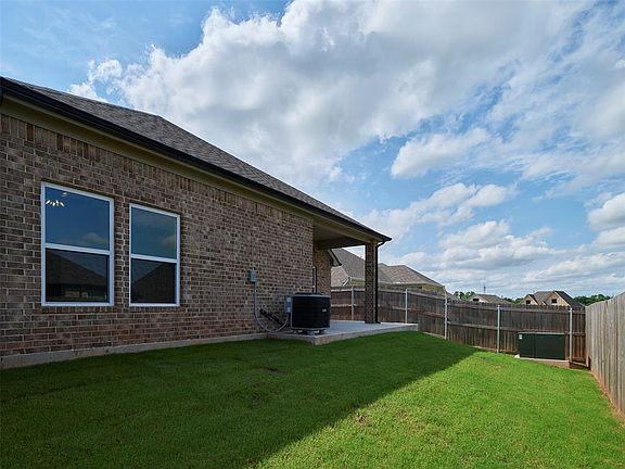 4th image of 3723 Hardy Dr