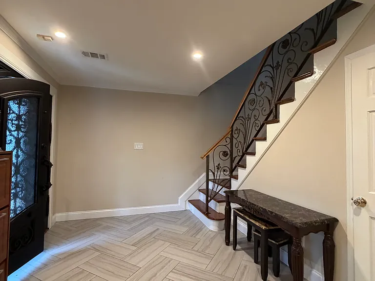 Elverton Ave — Photo 13