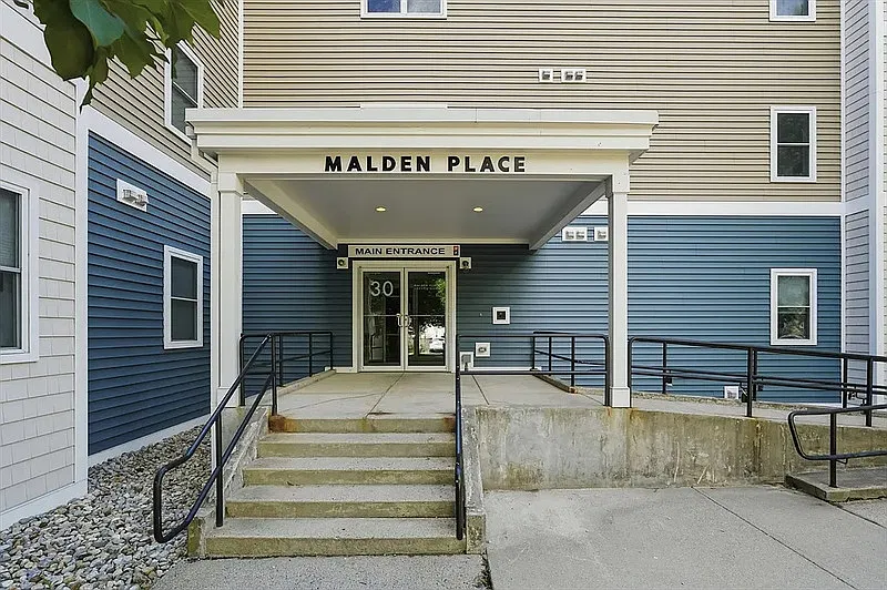 1 bed, 1.0 bath, 747 sqft, $1,620 — Photo 2