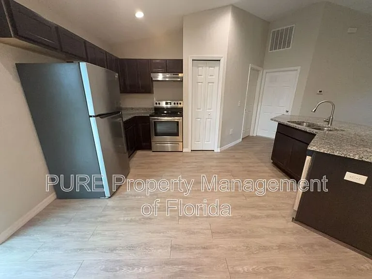 15057 SW 21st Ter — Photo 11