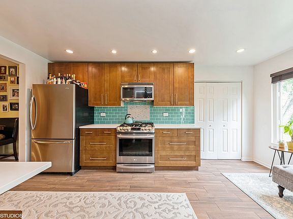 4th image of 961 Yosemite Trl APT B