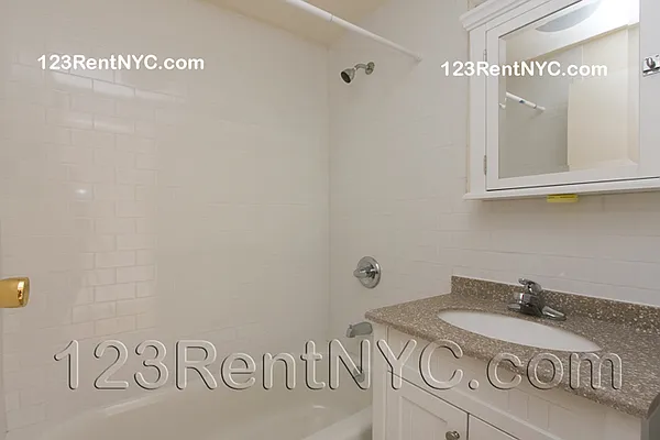 Rented by Chartwell Manhattan Realty | media 16