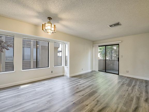 4th image of 928 Apricot Ave