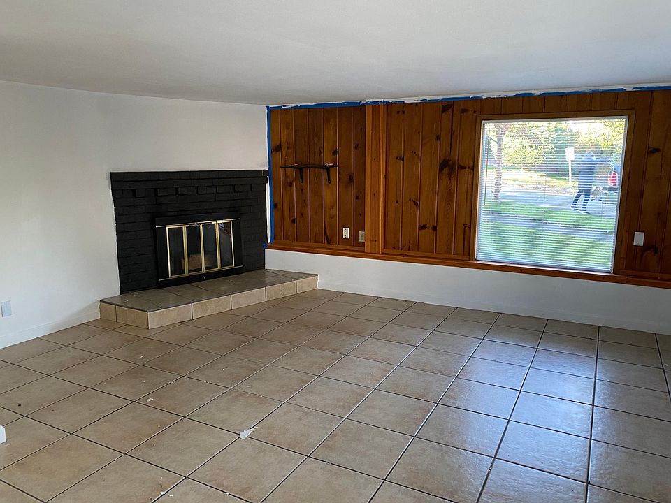 2nd image of 903 N 89th St