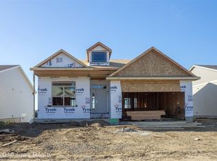 939 S 89th St, West Des Moines, IA 50266