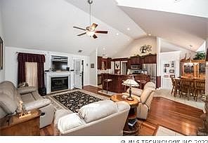 3rd image of 1277 Sleepy Hollow St