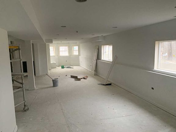 4th image of 13525 Kildare Ave