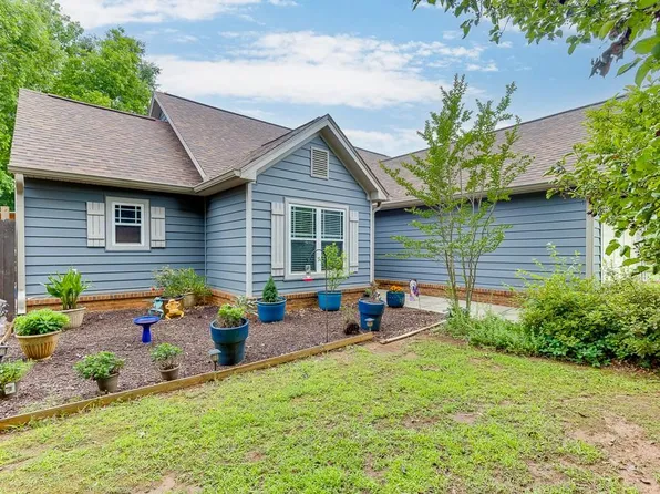 370 Fairfield Dr, Jefferson, GA 30549