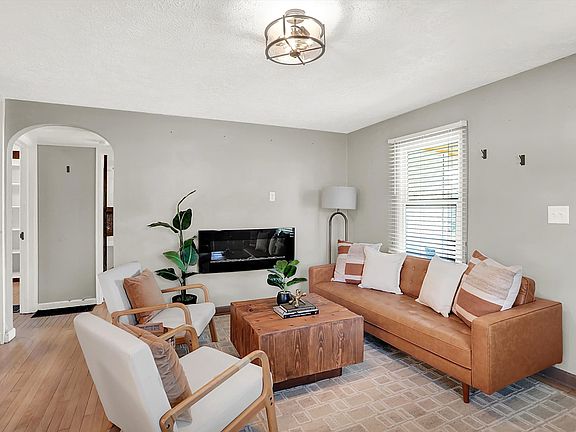 3rd image of 434 Powell St