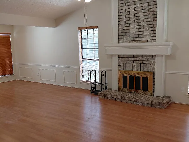 2012 Hawken Dr — Photo 3