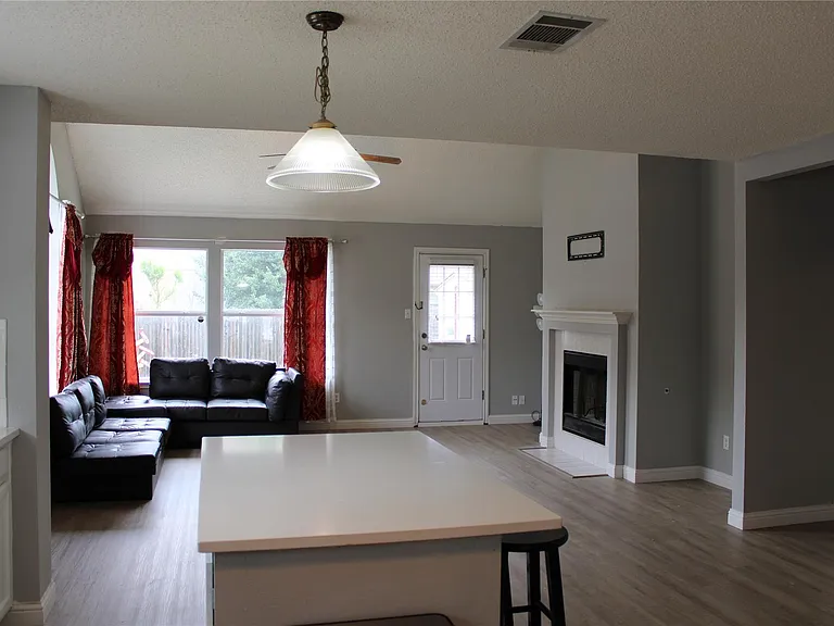 16205 Glorious Ln — Photo 8