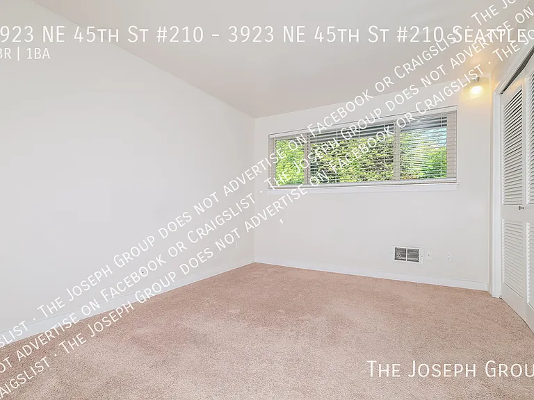 Laurelhurst — Photo 11